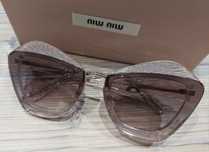 Damskie okulary przeciwsłoneczne Buterfly SMU 01X od Miu Miu!