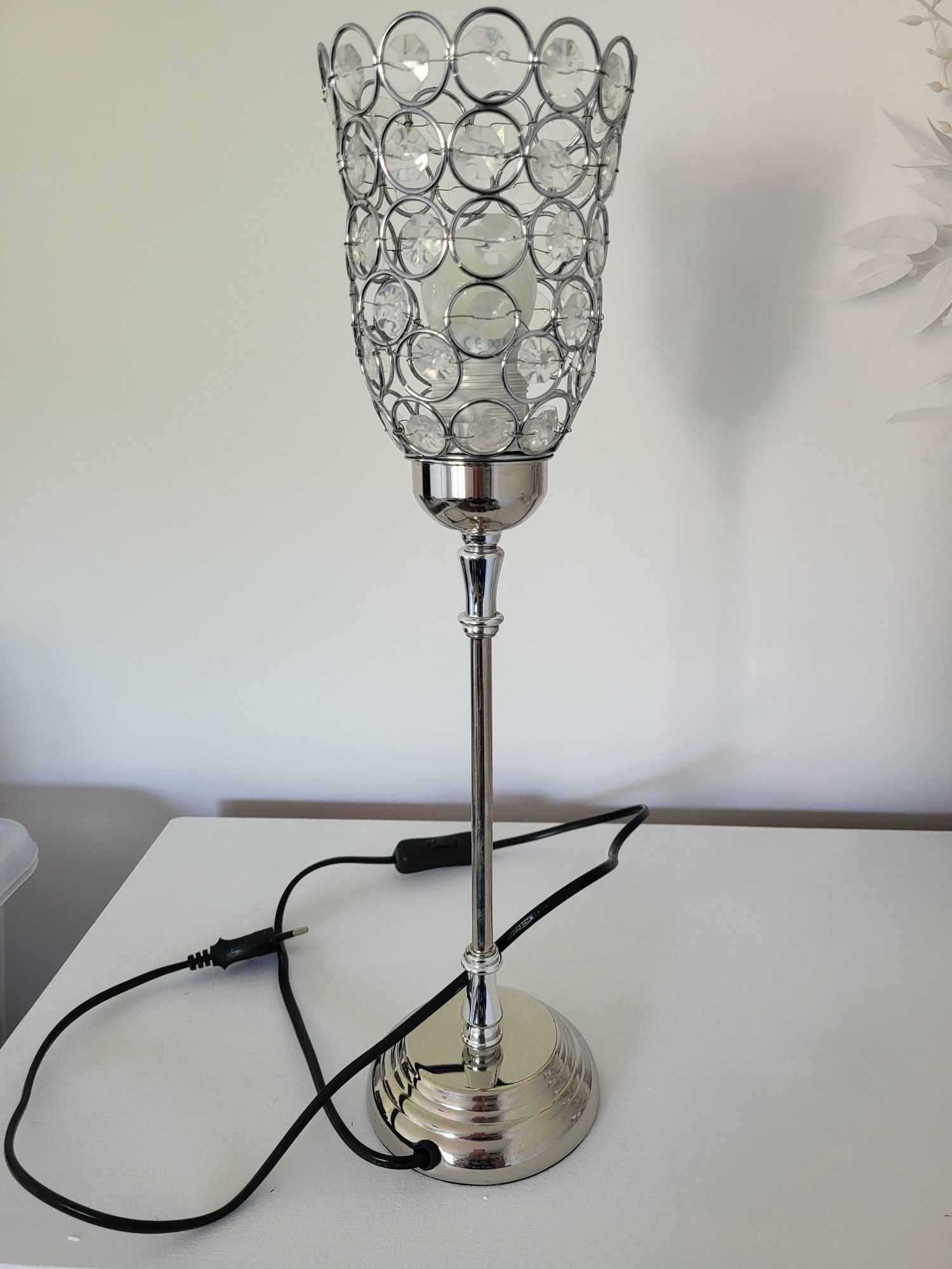 Lampka z dekoracyjnymi kamyczkami