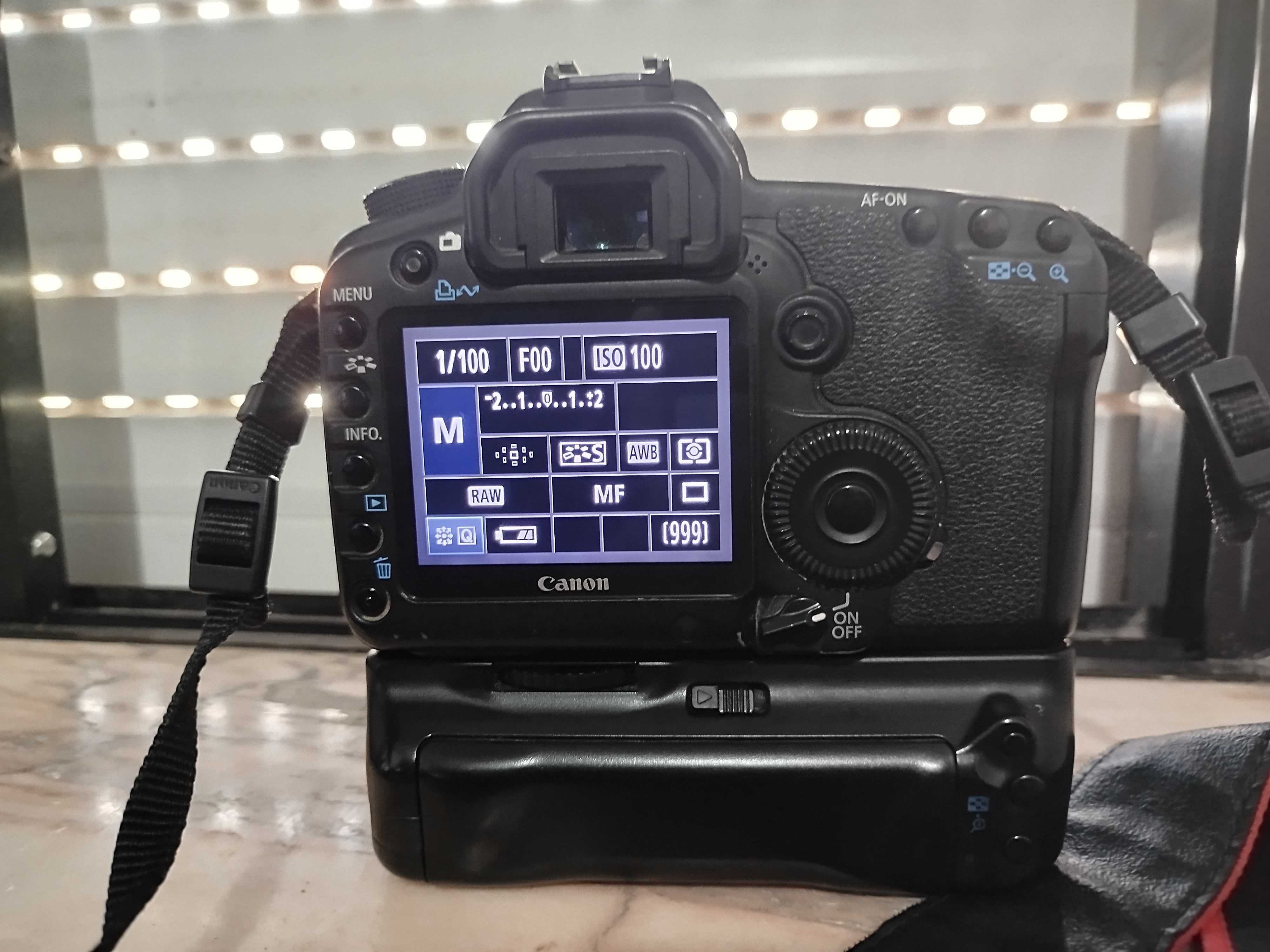 Canon 5D Mark II full frame c/ Grip, 2 Baterias, 96GB 22 mil Disparos