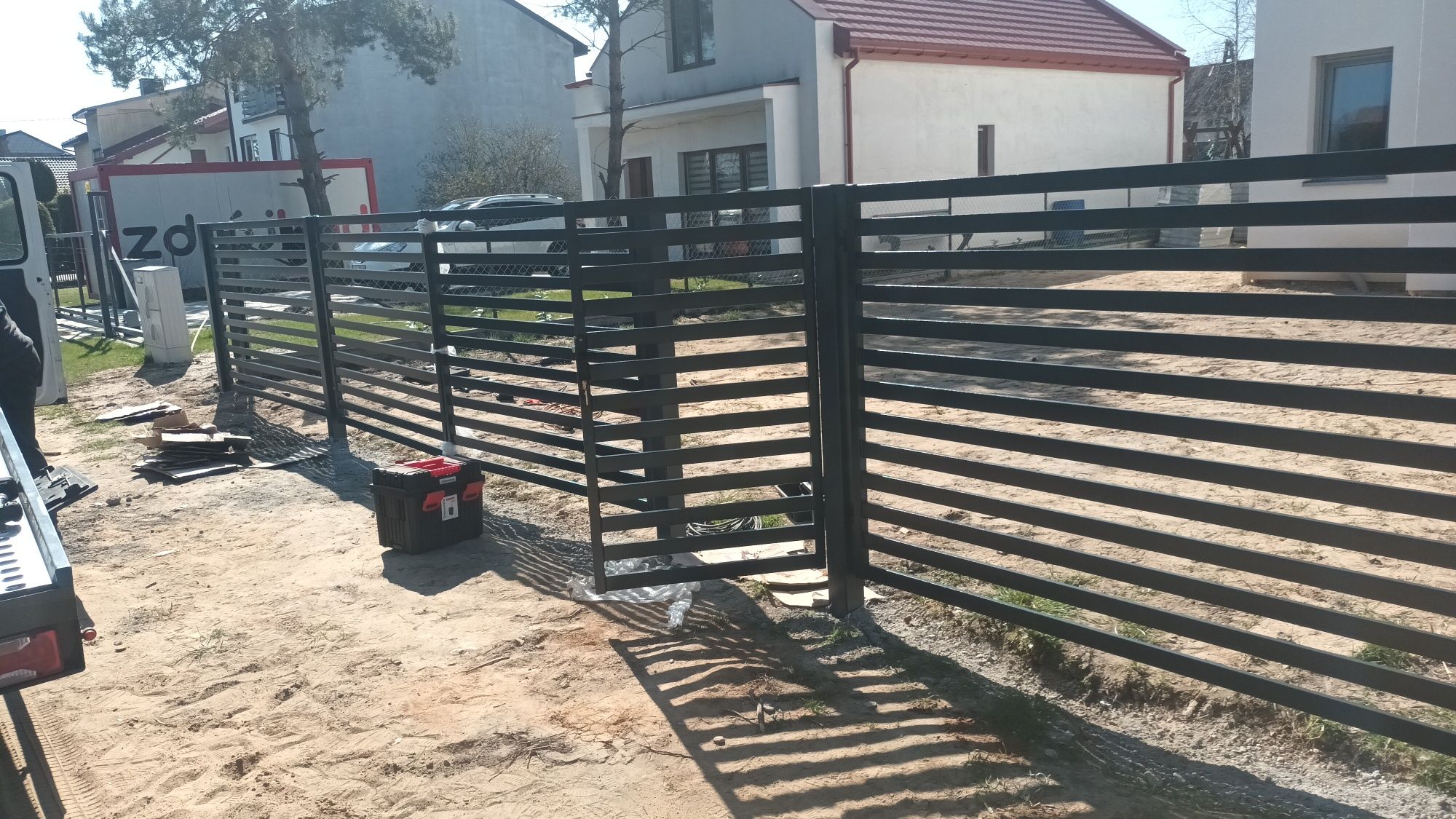 Bramy ogrodzenia balustrady