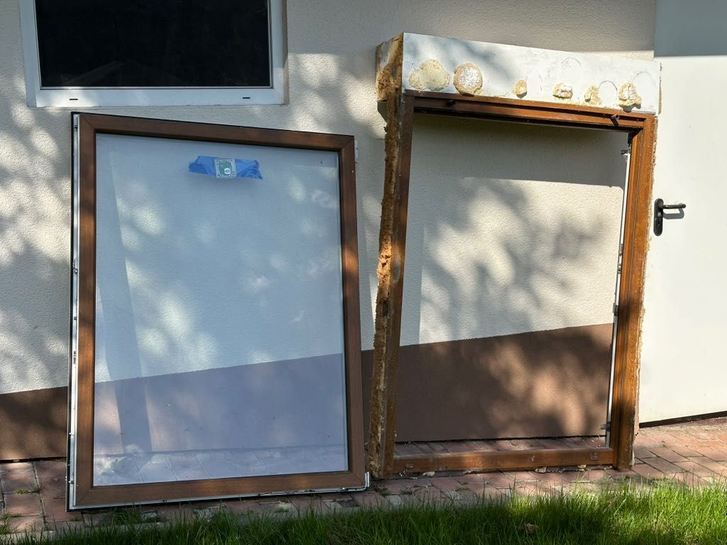 3 x okna z zintegrowanymi roletami zewn. elektrycznymi 118 x 150cm.