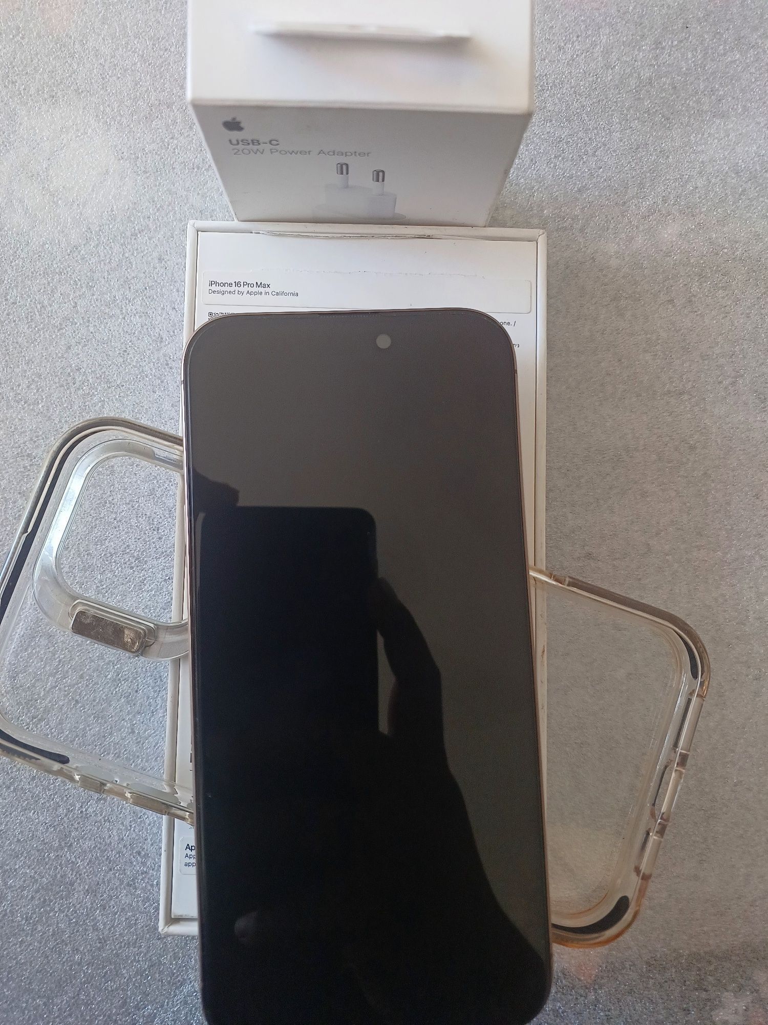 Iphone 16 pro max 256GB como novo. Foi comprado ha 3 meses. Vai com ca