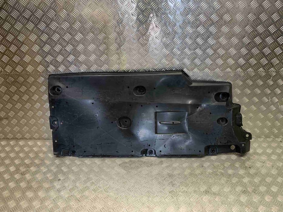 Toyota yaris iv cross osłona podwozia prawa