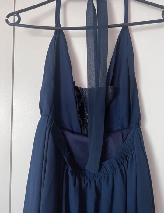 Długa granatowa sukienka