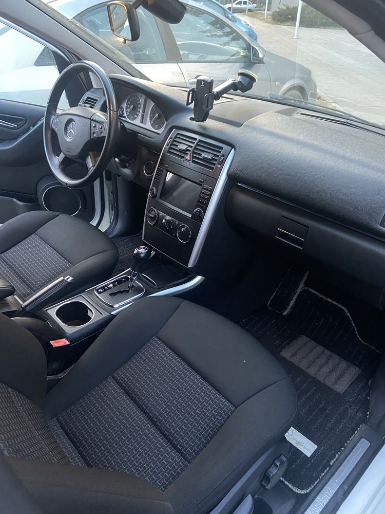 Mercedes-Benz B-180 2010року