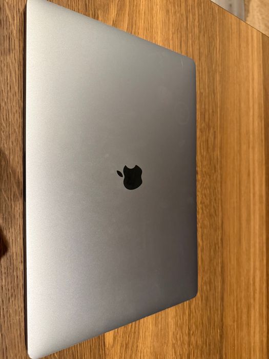 Apple MacBook Pro 16" (2019) 2.6GHz Core i7 Touch Bar