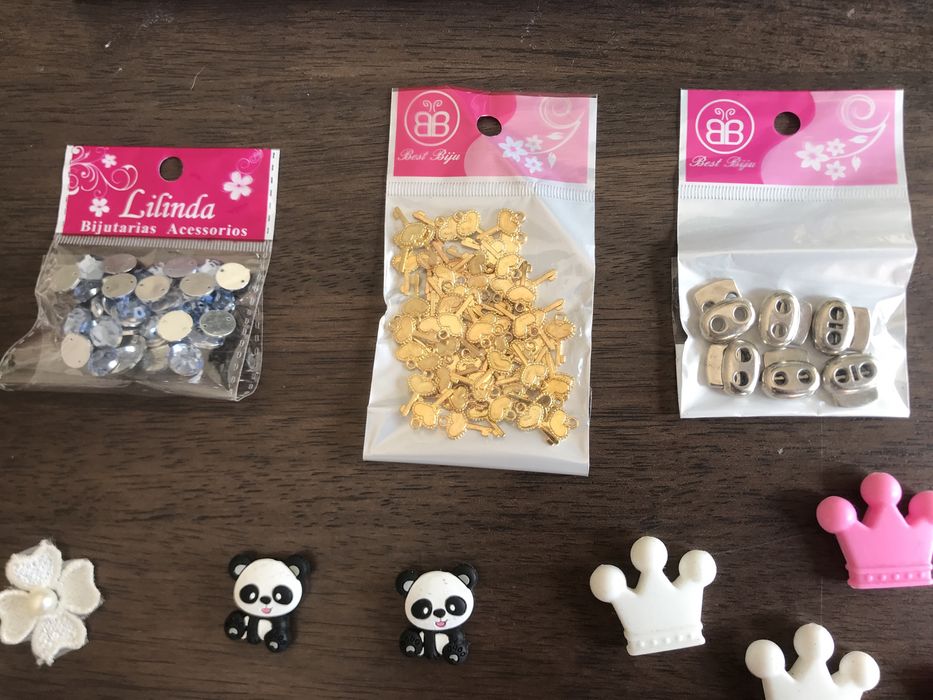 Vários artigos de retrosaria, costura e bijuteria