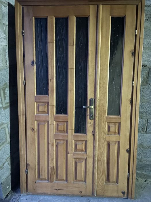 Двері вхідні дерево