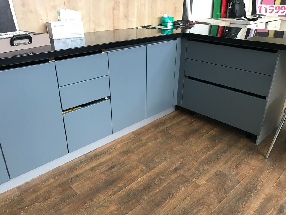 Кухня з виставки в шоурум