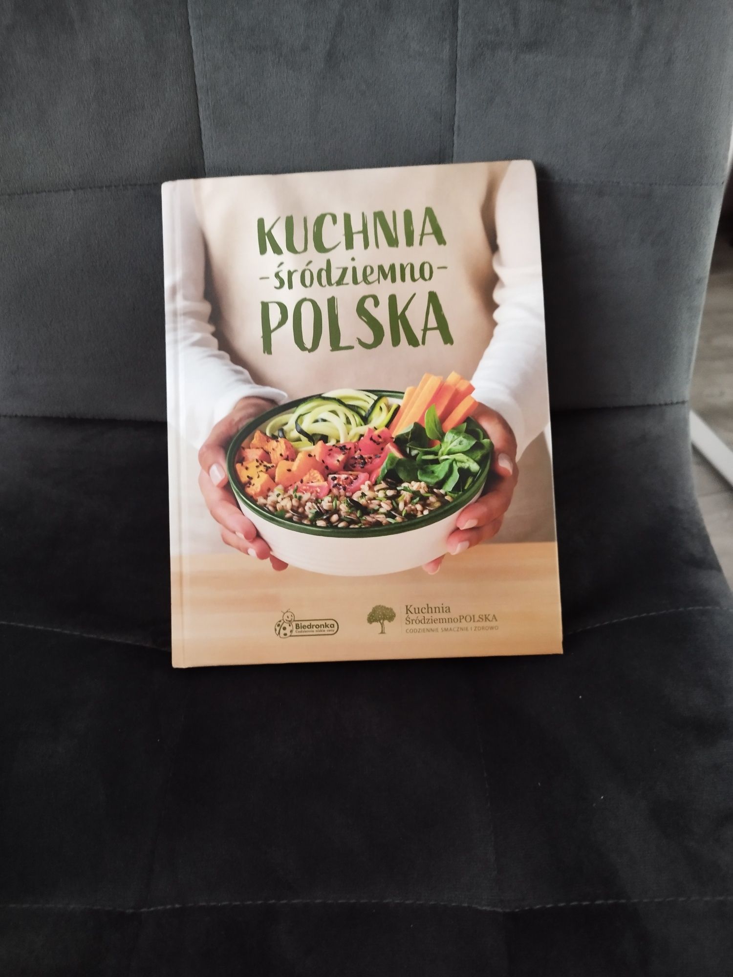 Książka kucharska kuchnia śródziemnopolska .. Biedronka