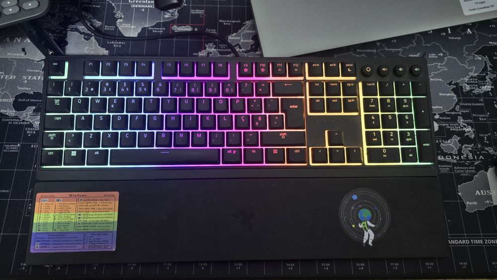 Teclado PT Razer Ornata V3 RGB.