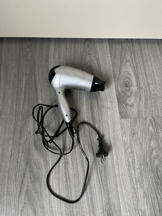 Невеличкий фен для волосся