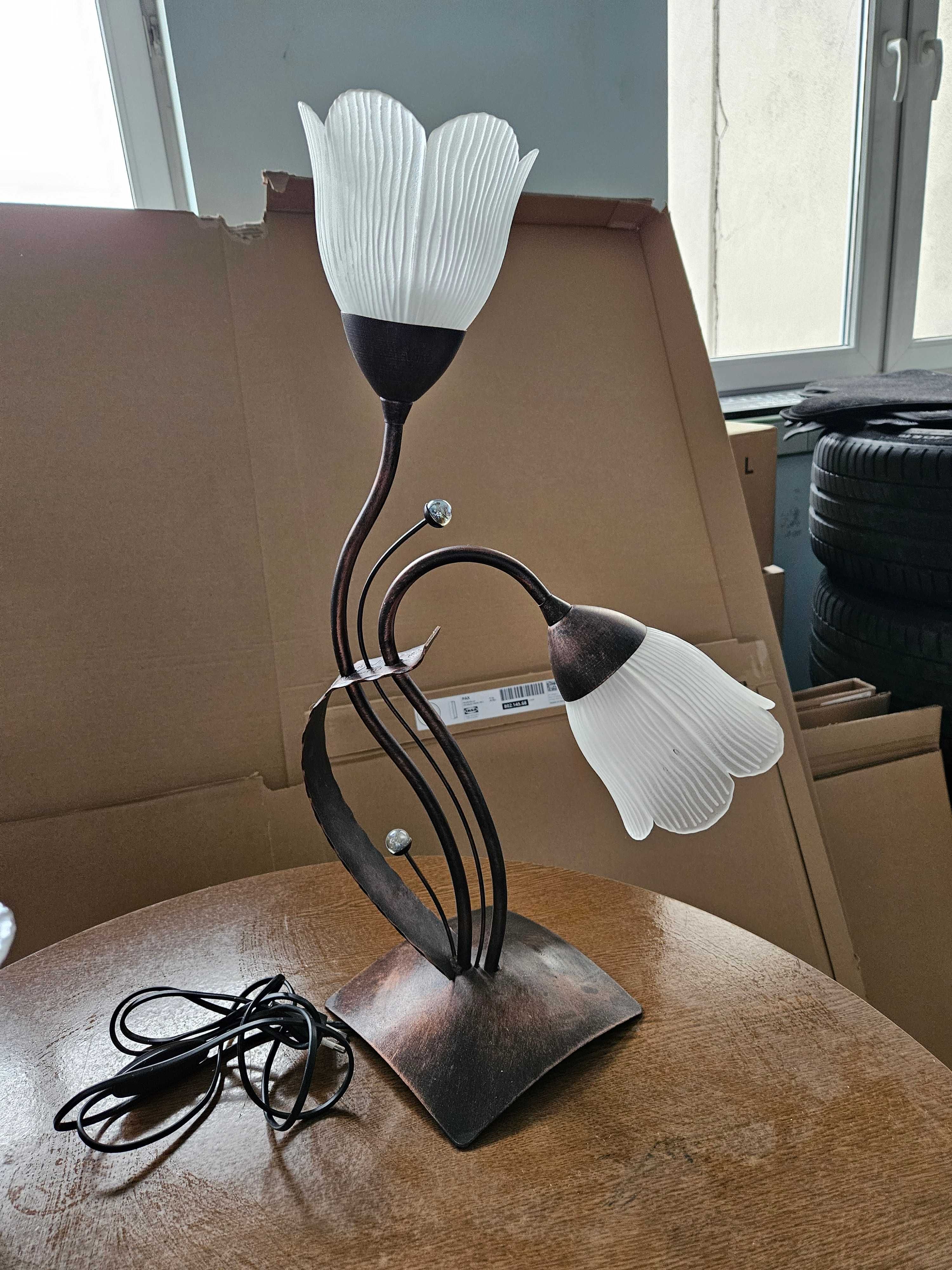 Lampa sufitowa z lampką stojącą , klosze białe kwiaty,