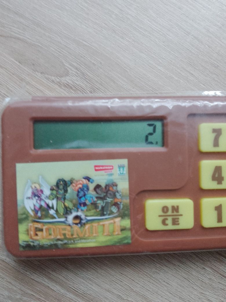 Piórnik z kalkulatorem Gormiti
