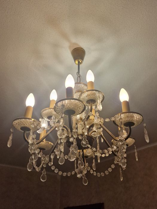 Красивая  люстра