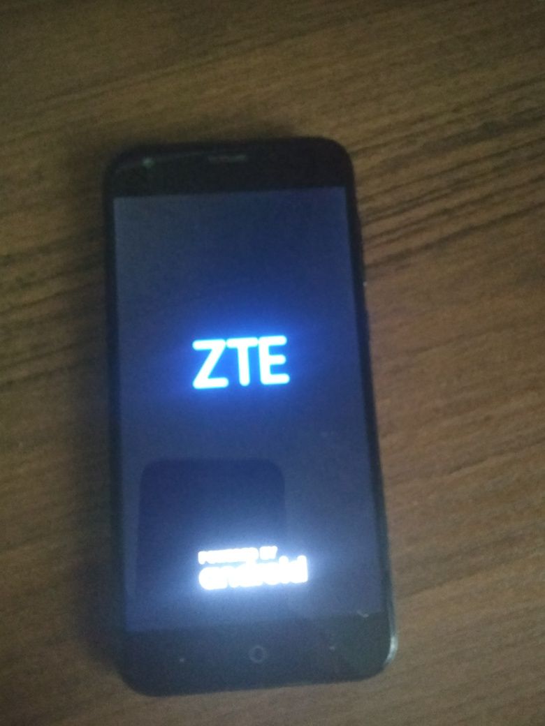 Продам мобильный телефон ZTE