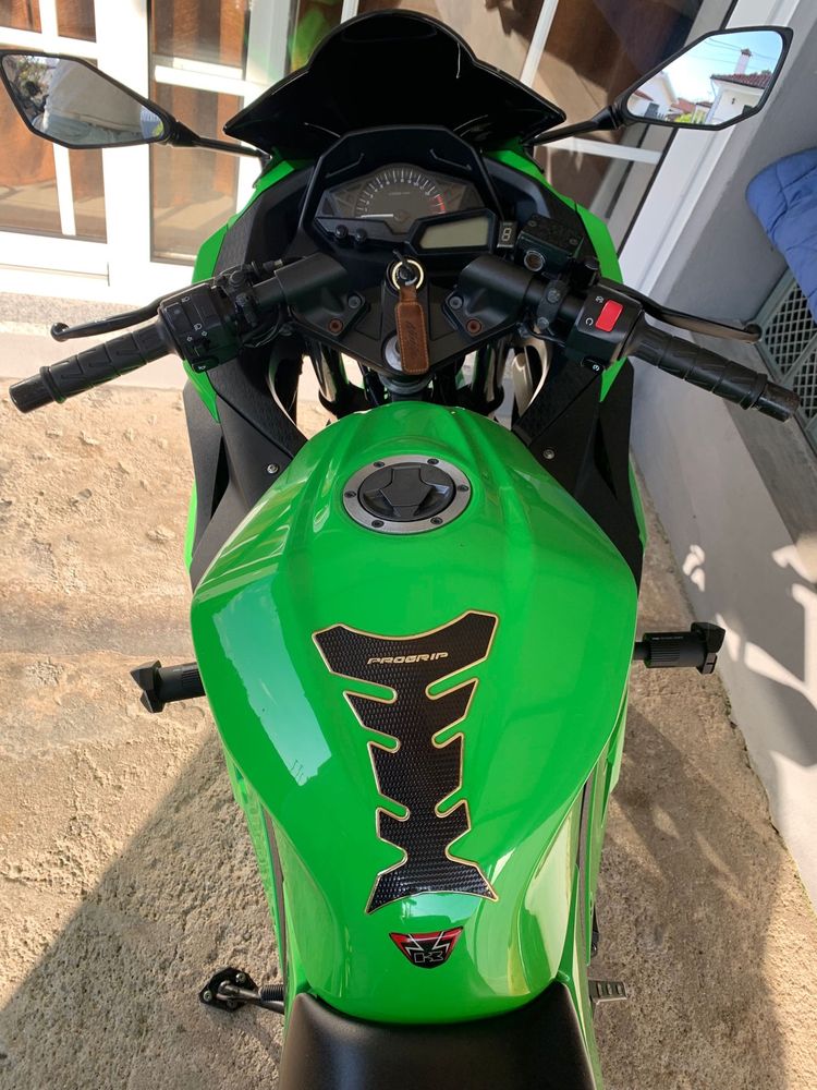Kawasaki Ninja 300 de 2016 impecavel