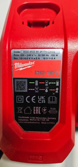 Ladowarka Milwaukee M12-18FC z filtrem
