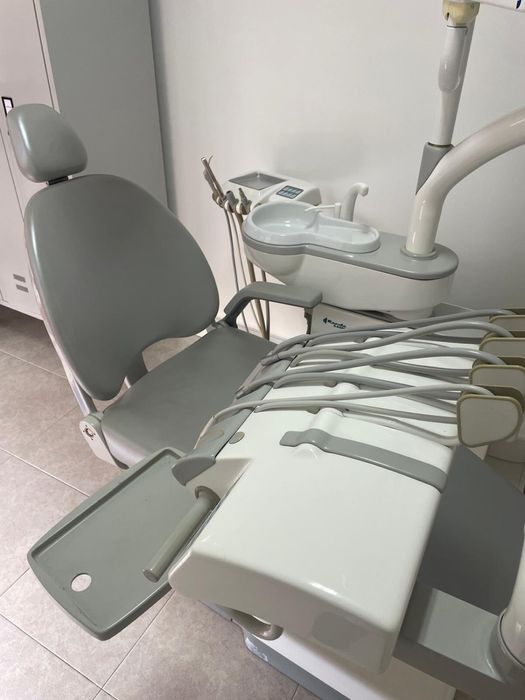 Vendo cadeira de dentista usada em bom estado
