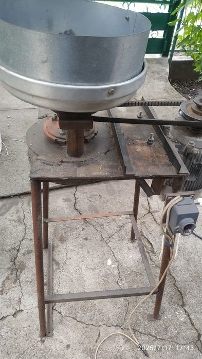 Зернодробилка, состояние б/у