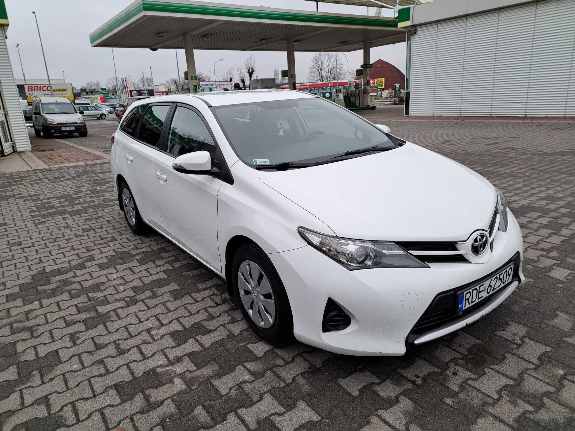 Toyota Auris Kombi Active 4D4 1.4D 2014 rok