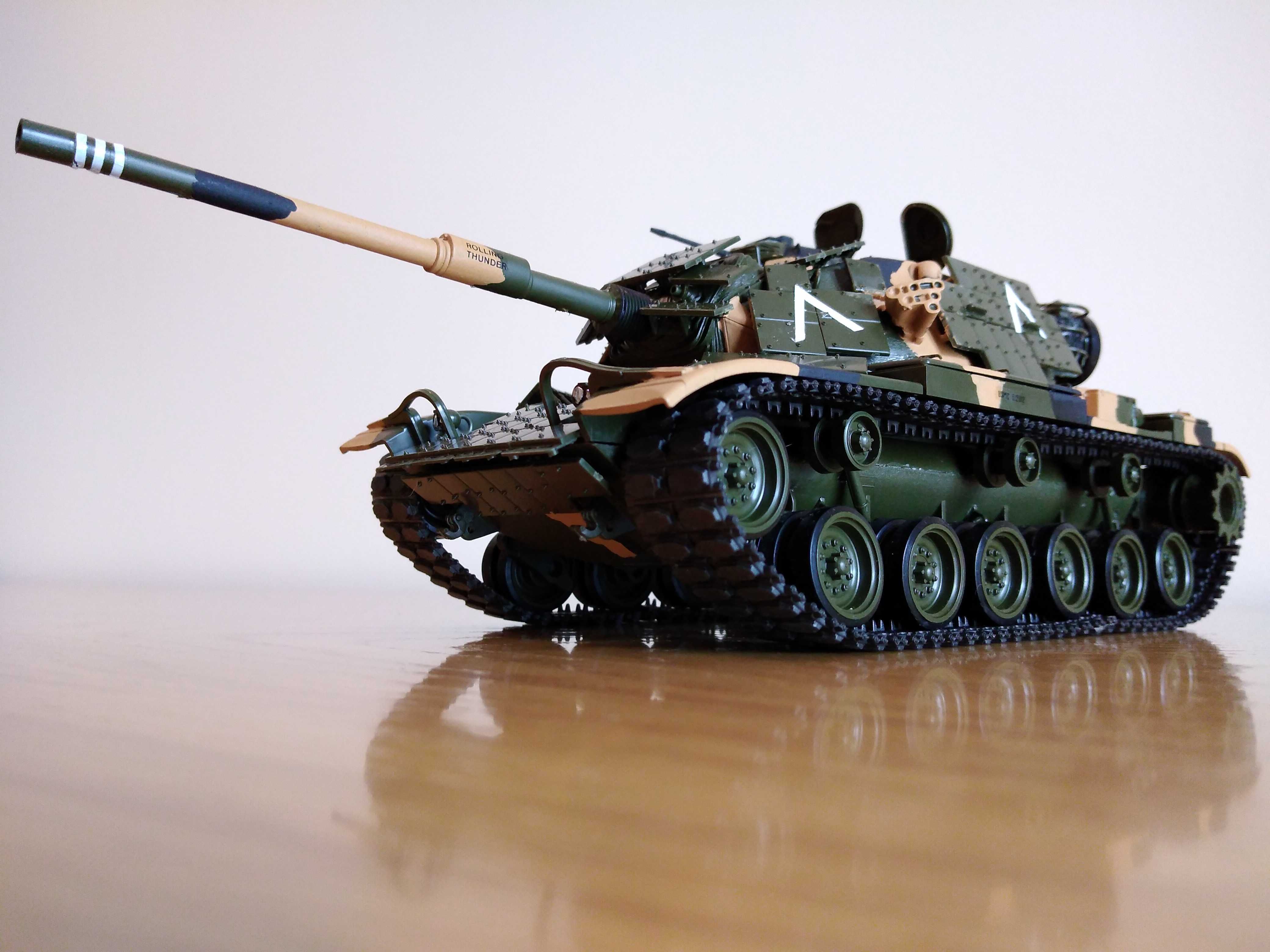 Tanque de guerra em miniatura M60-A1