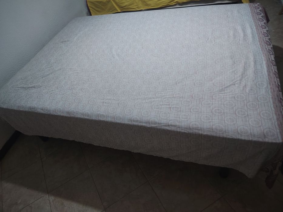Cama de casal com colchão