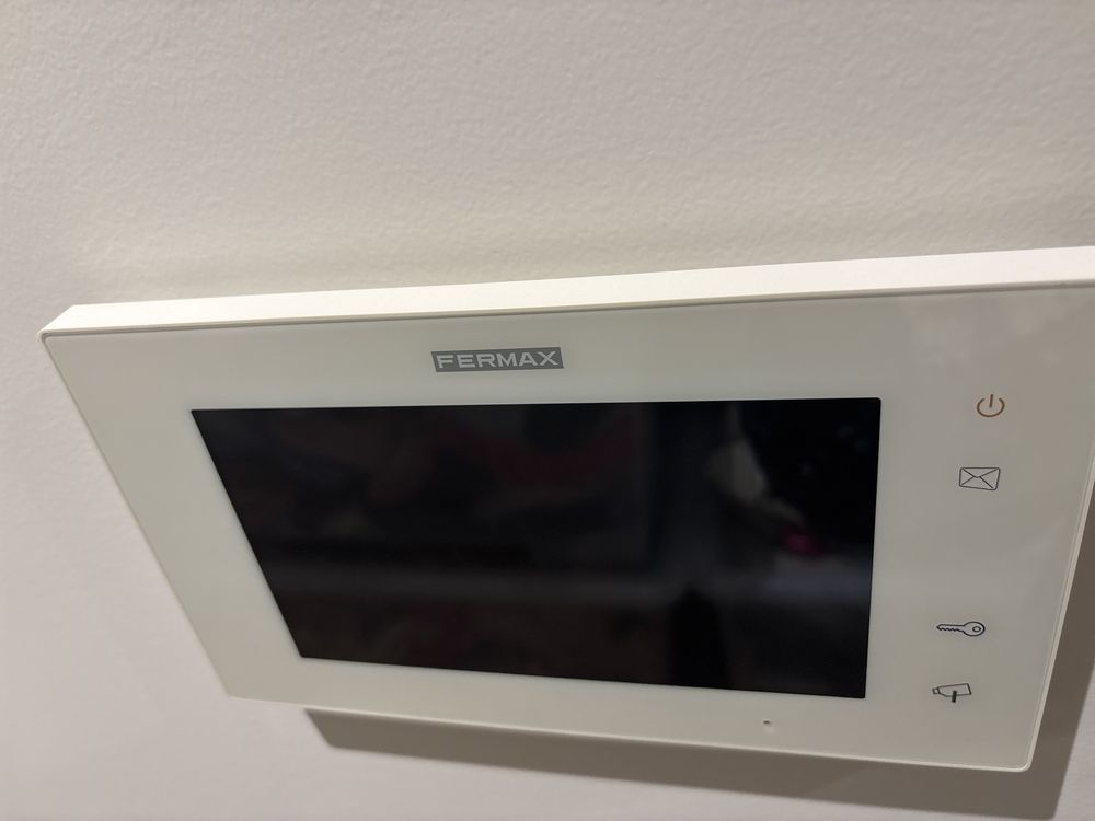 2 Monitores fermax e videoporteito