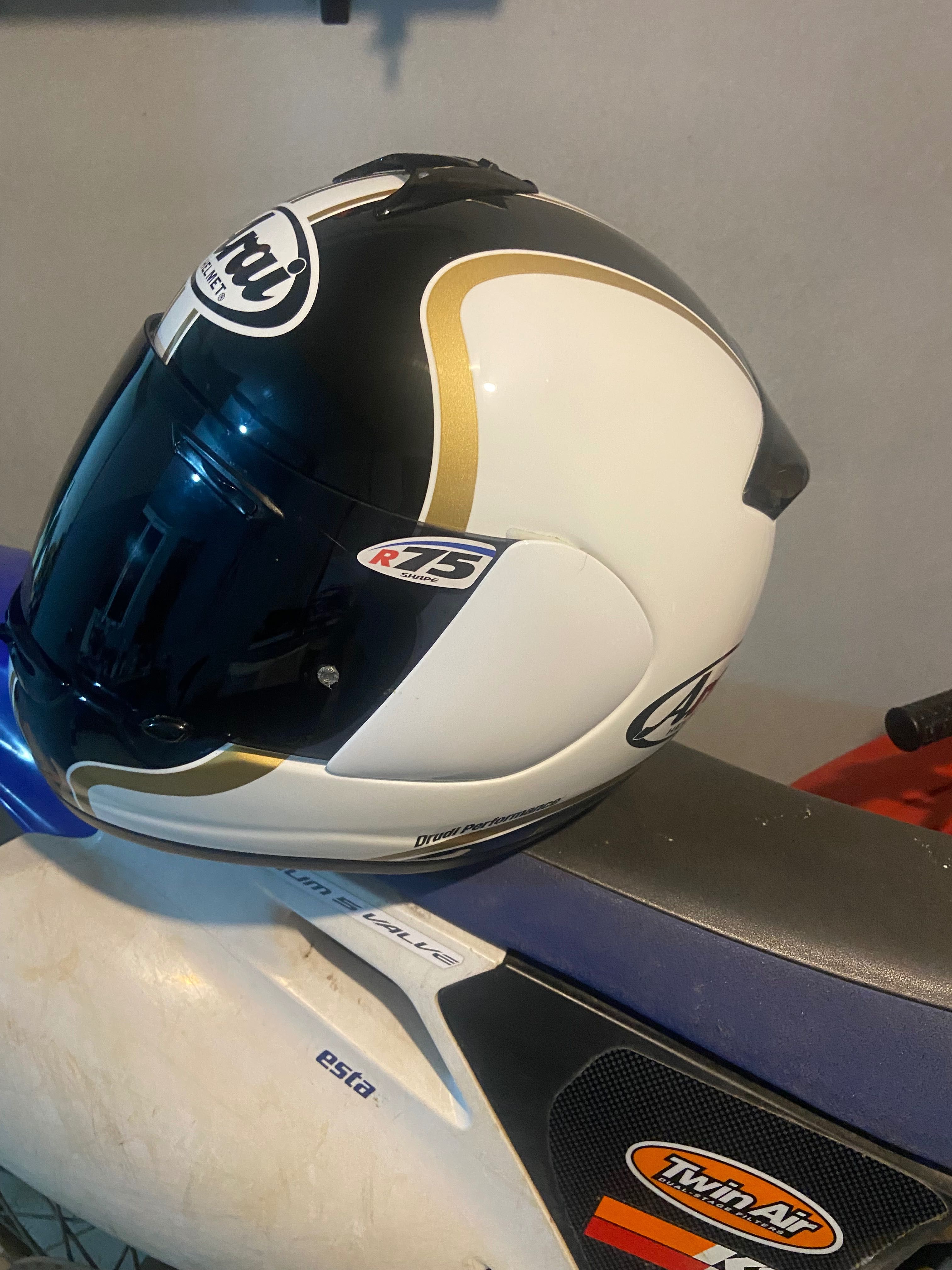 Arai capacete chaser and axes