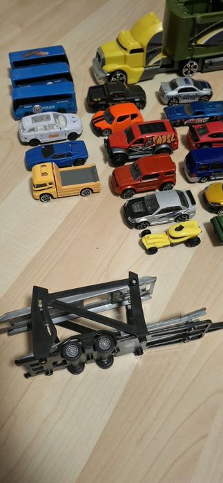 Kolekcja samochodzików dla chłopca