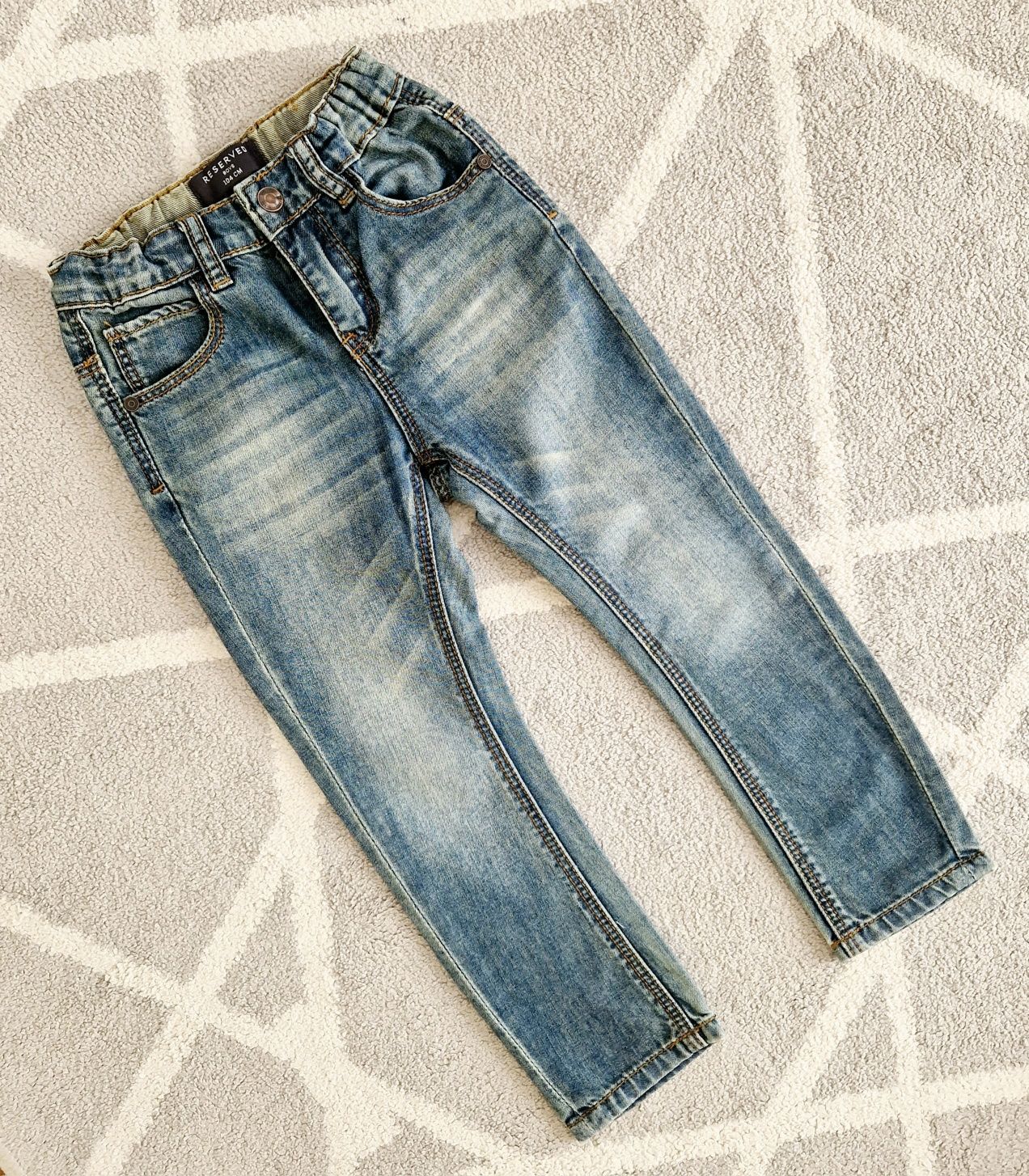 Spodnie jeansy Reserved r. 110 fajny fason