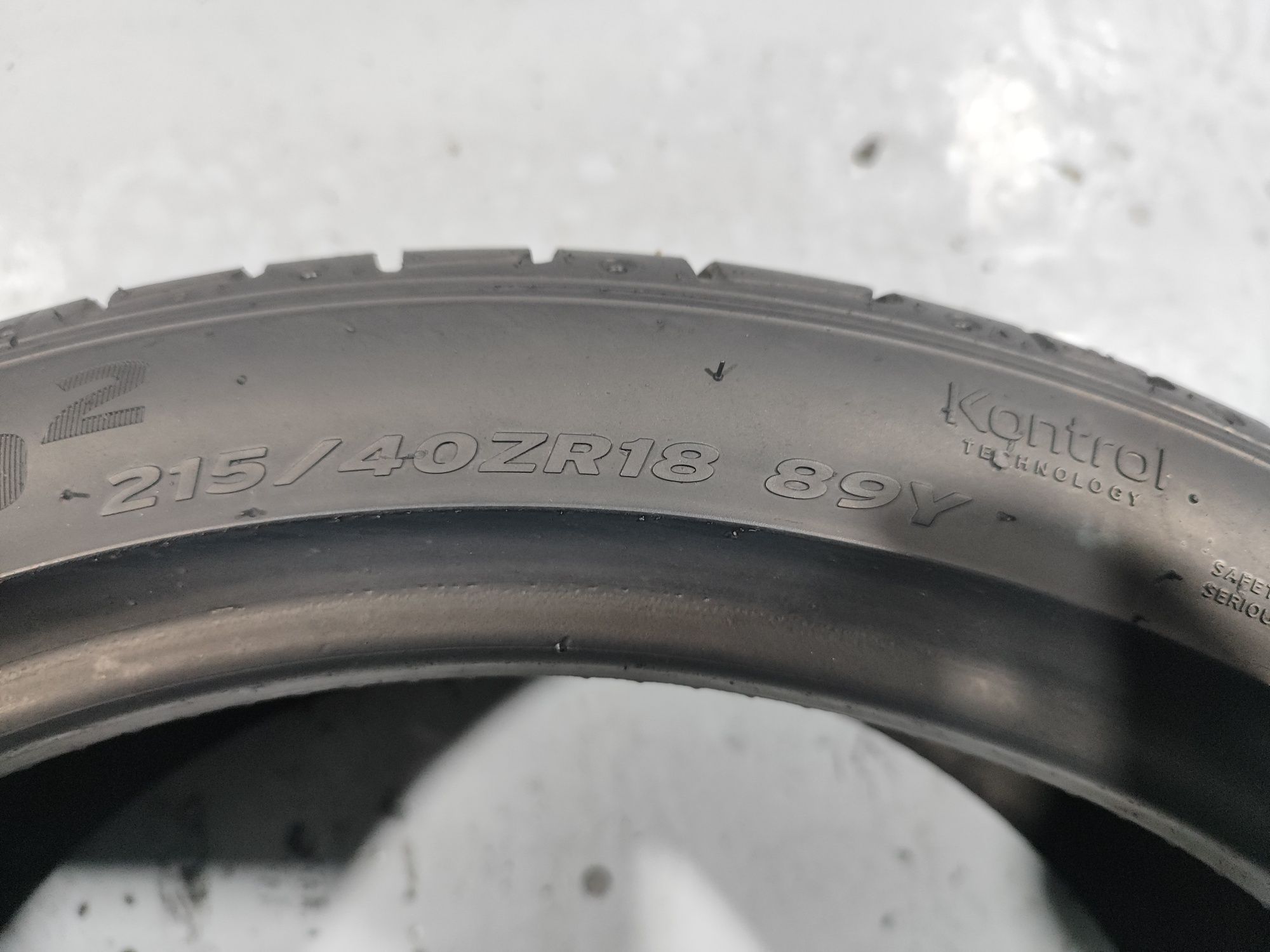 2 pneus semi novos 215-40R18 Hankook - Oferta dos Portes