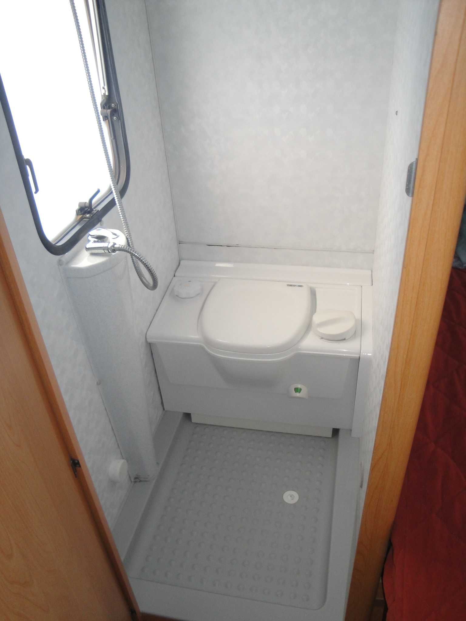Przyczepa Kempingowa , wc , prysznic , markiza + ściany dmc 1300 kg