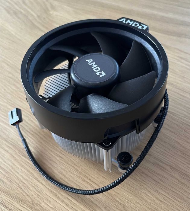 Procesor AMD Ryzen 5 3600X, 3.8 GHz, 32 MB, BOX (+ AMD Wraith Spire)