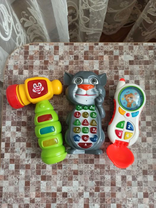 Іграшки дитячі Інтерактивні працюють від батарейок