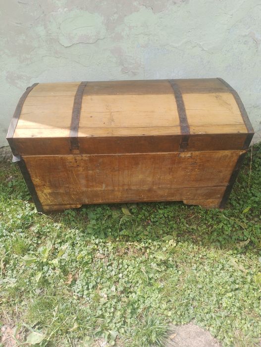 Stara skrzynia do renowacji