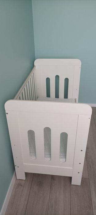 Łóżeczko dziecięce z materacem Hevea Baby i szufladą 120x60