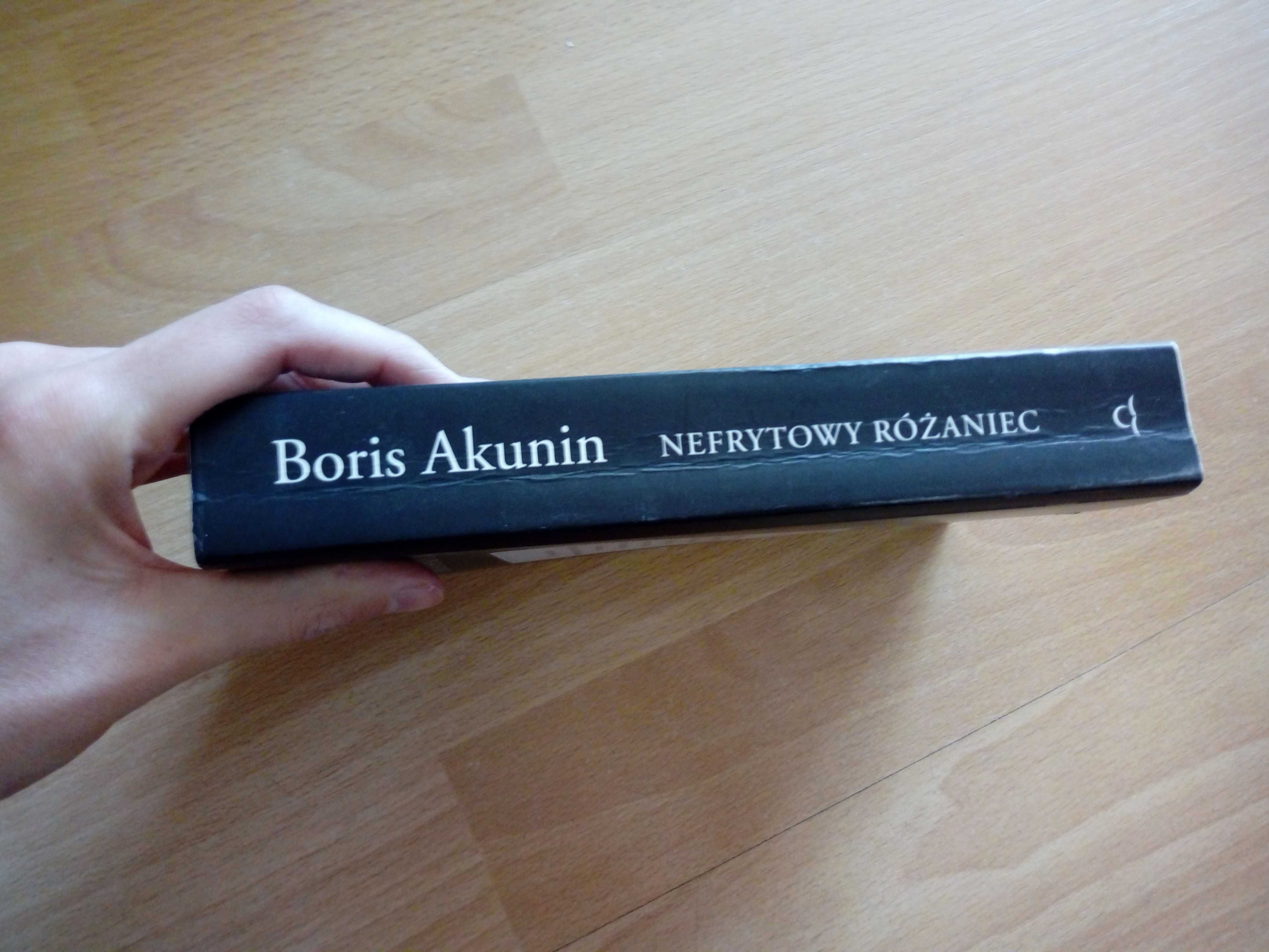 Nefrytowy różaniec - Boris Akunin