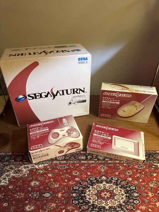 Zestaw Sega Saturn z akcesoriami w pudełkach - bardzo ładny stan