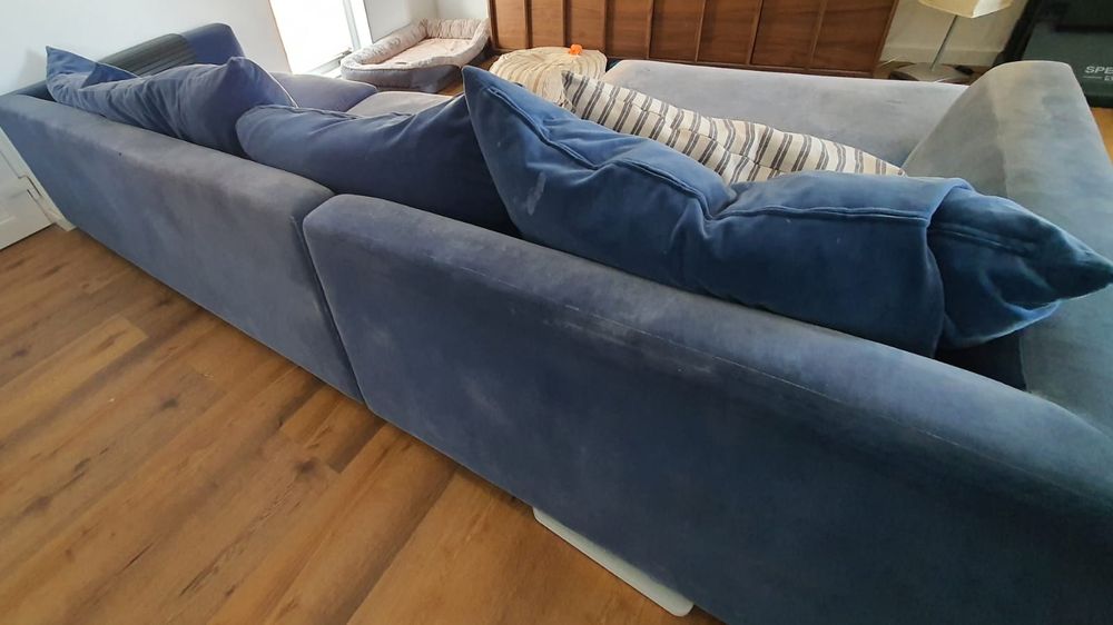 Vendo sofá chaise longue azul com almofadas