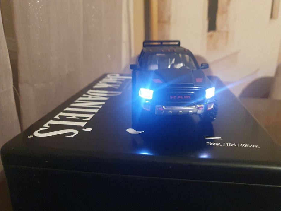 Модель автомобіля Dodge RAM 1500 маштаб 1:32