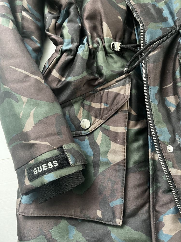 Куртка бренду Guess весна осінь