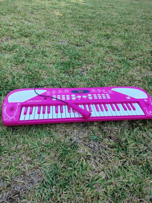 Piano Elétrico com Microfone - Como Novo!