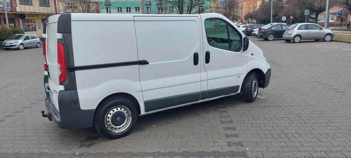 Opel vivaro 2.0 115km faktura