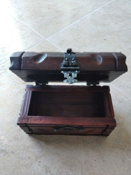 Baú mealheiro madeira