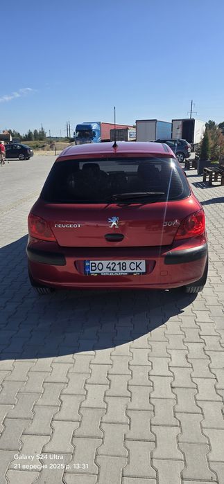 Автомобіль пежо 307