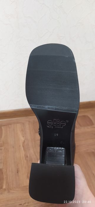 Чоботи  жіночі демісезонні шкіряні нові Сапоги женские кожаные новые