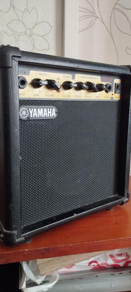 Комбоусилитель Yamaha GA-15