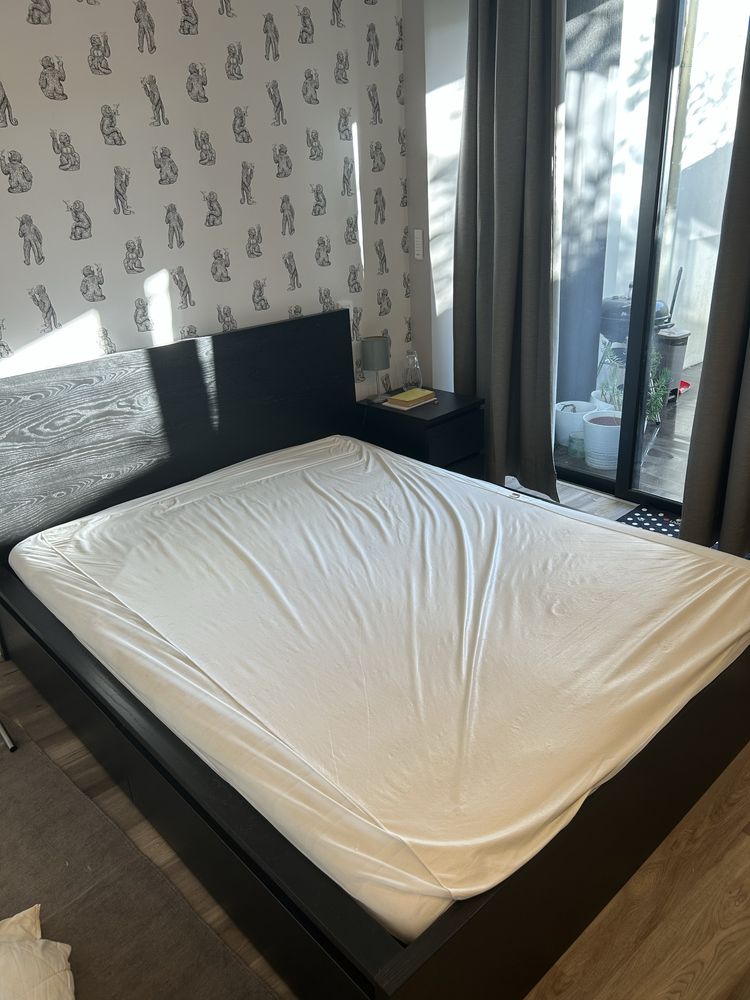 Cama Ikea castanha escura