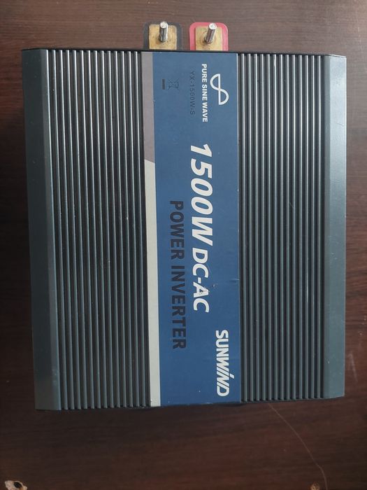 Inwerter mocy (przetwornica) Sunwind 1500W Pure Sine Wave DC-AC.